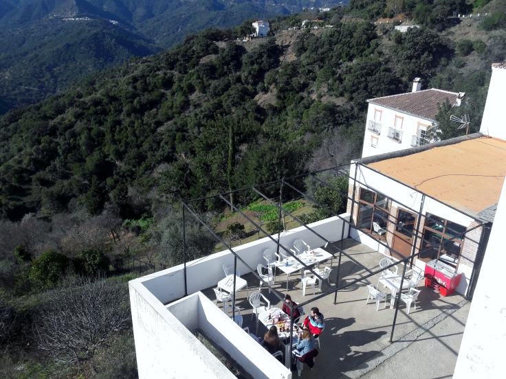 terraza del restaurante con vistas a la Sierra